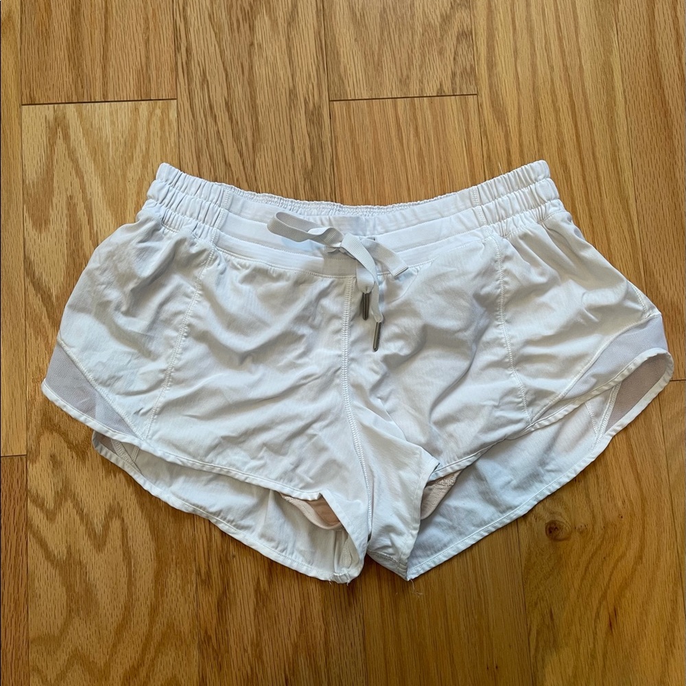 Lululemon White 2.5” Hotty Hot Shorts
